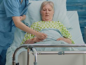 foto auxiliar de enfermería en hospitalización