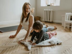 monitor yoga infantil